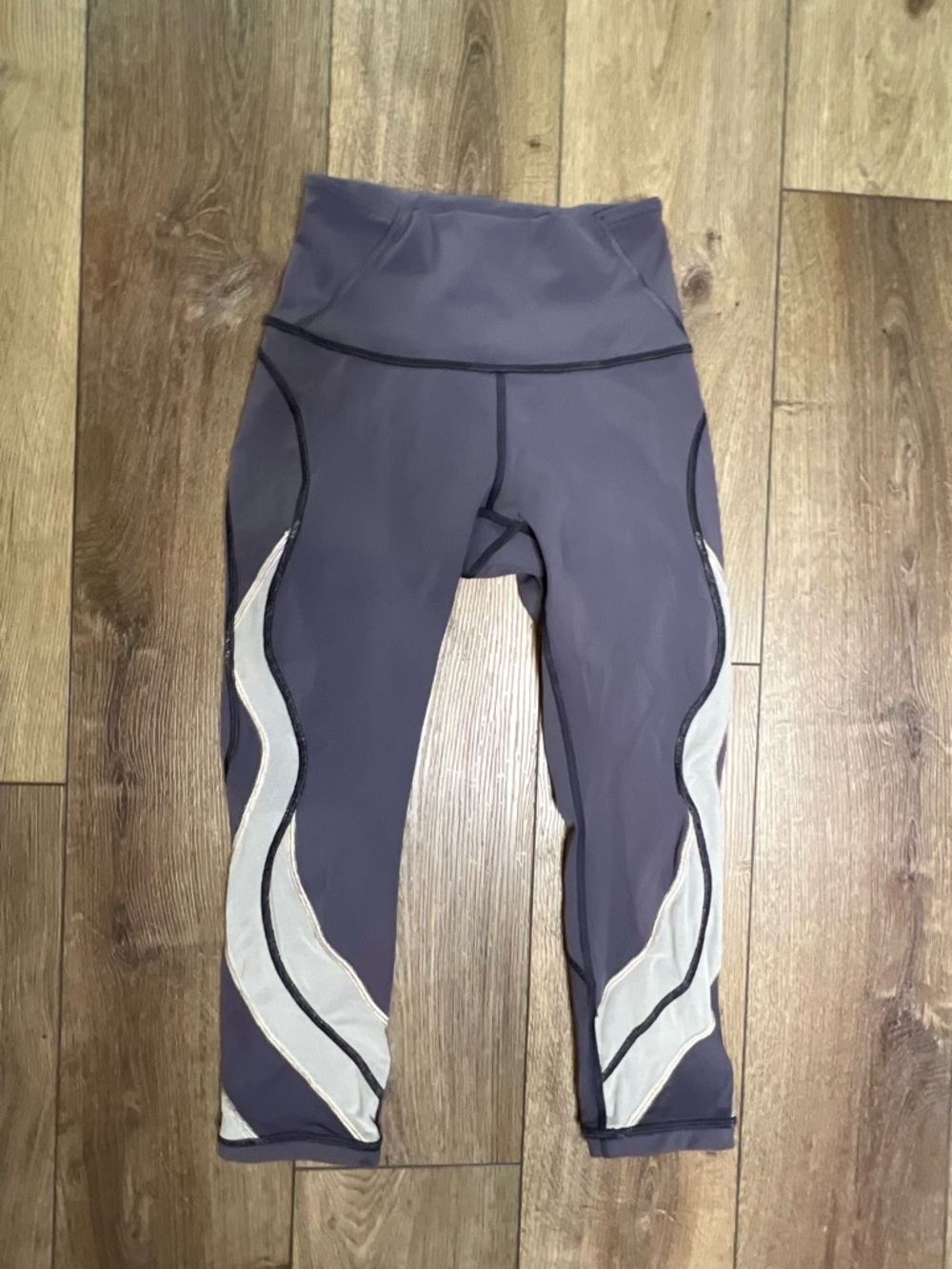 High-Waist Purple Athletic Leggings with Cream Wave Panels